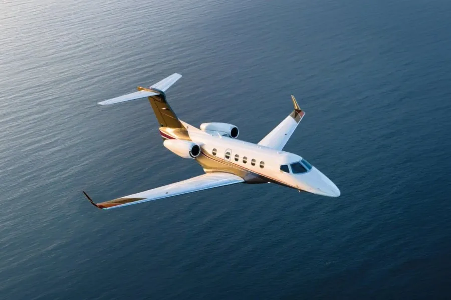 Embraer Phenom in Flexjet livery