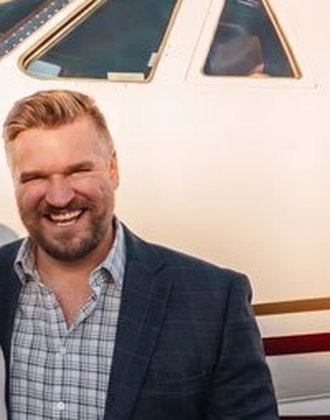 Pat Sinnott beside a jet